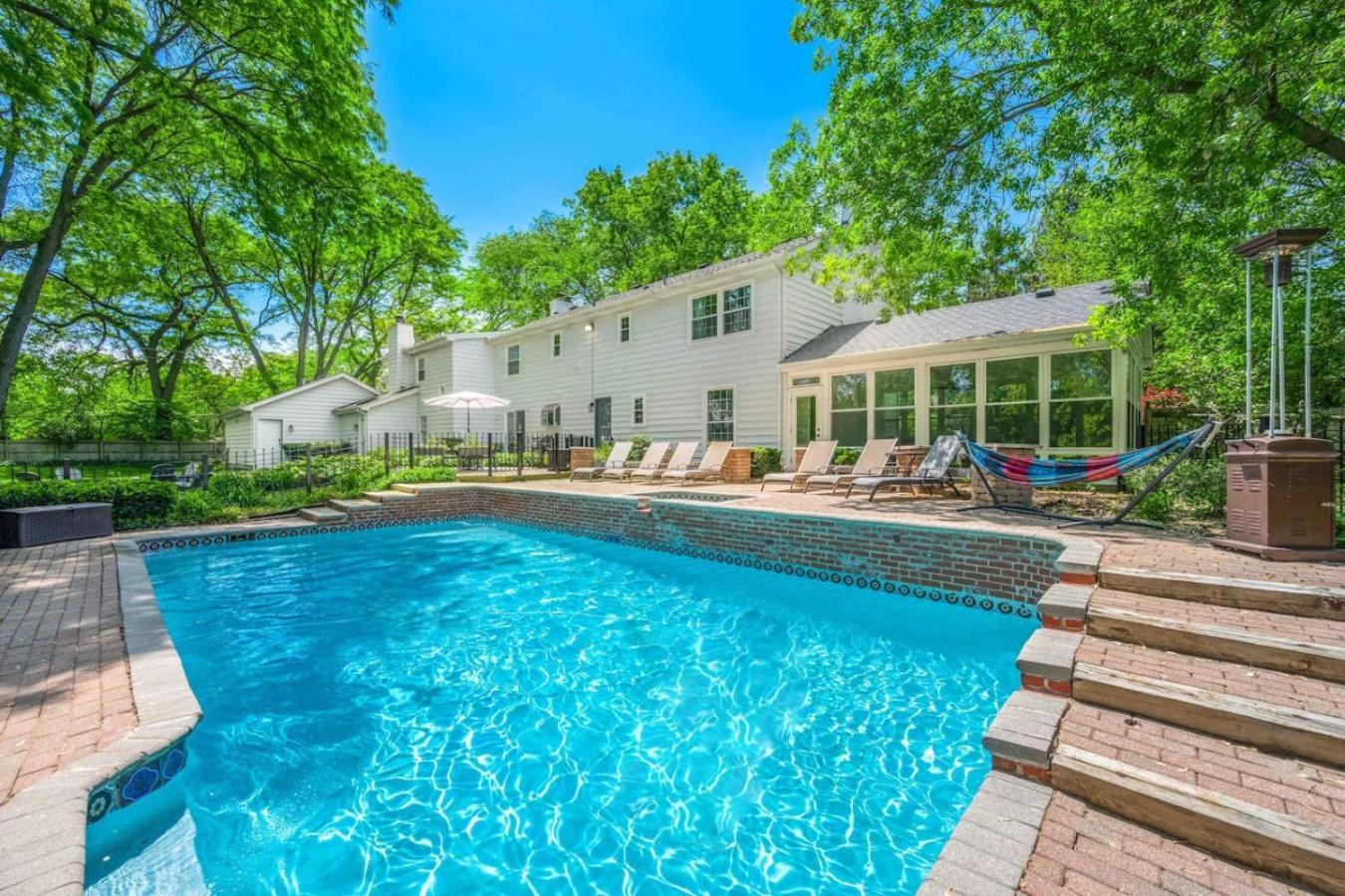 Spacious, Luxury Renovated Home With 4 Kings, Firepit Glen Ellyn Eksteriør billede