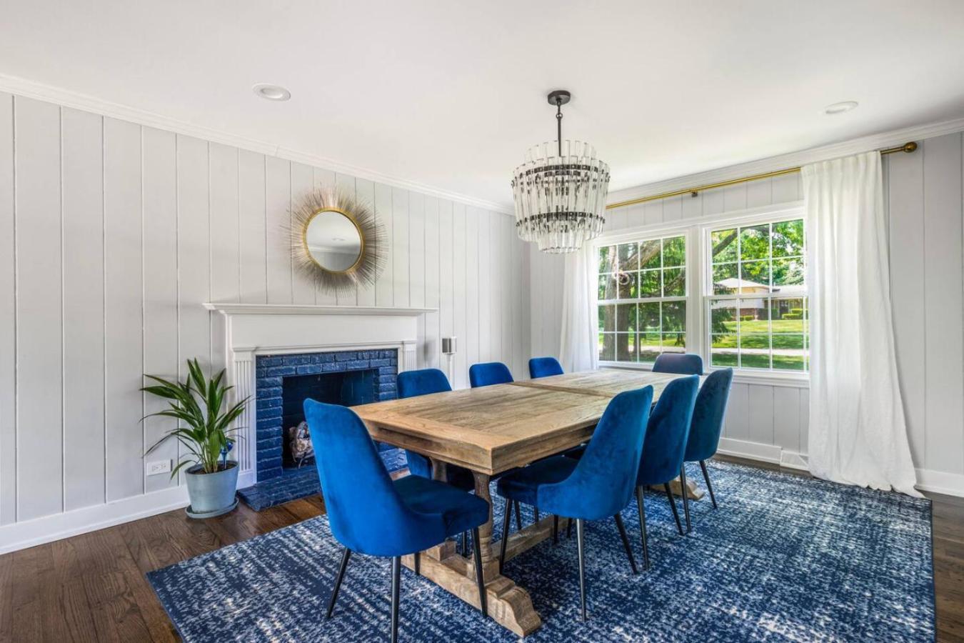 Spacious, Luxury Renovated Home With 4 Kings, Firepit Glen Ellyn Eksteriør billede
